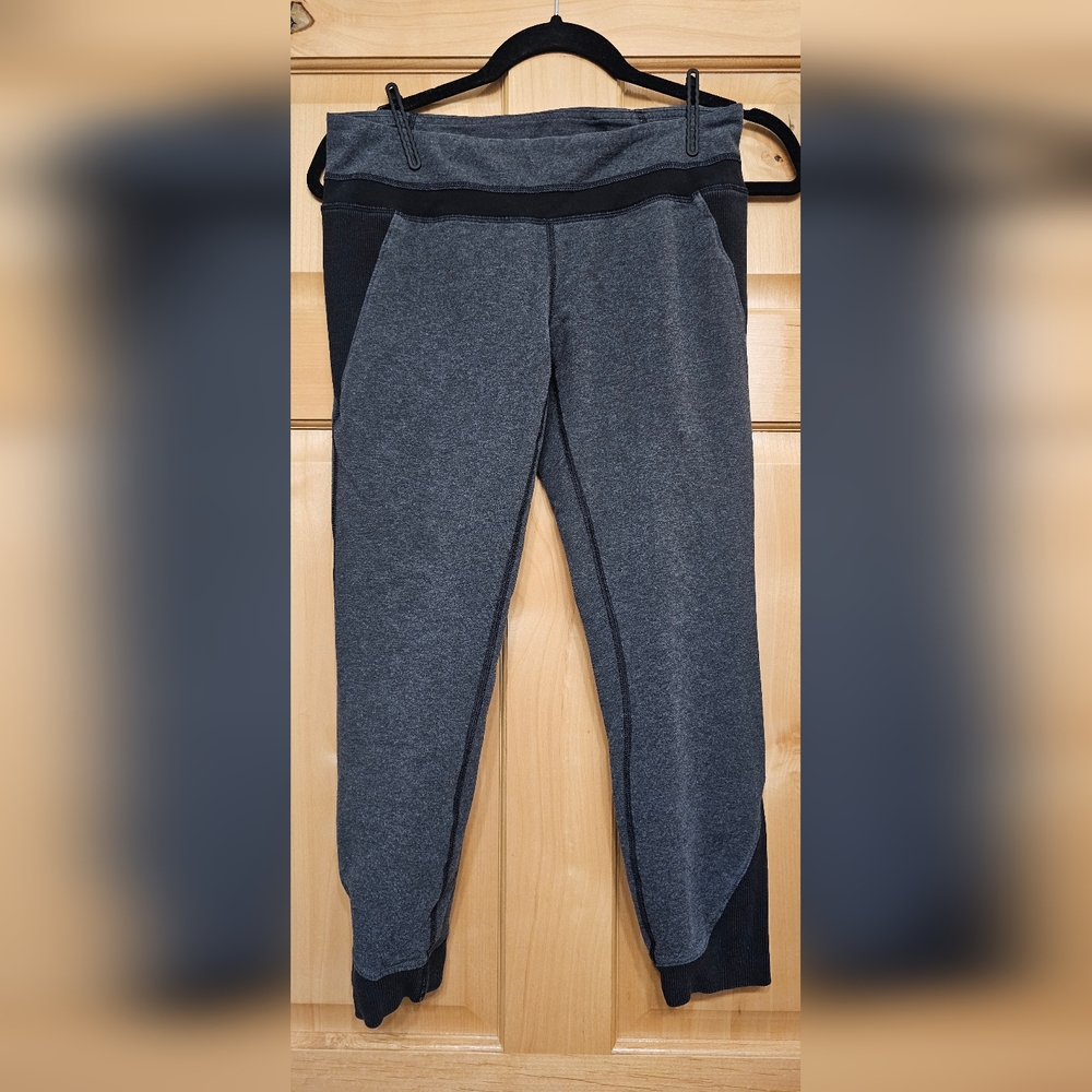 Lululemon Cropped Joggers, size 8, low rise, key pocket, pre loved